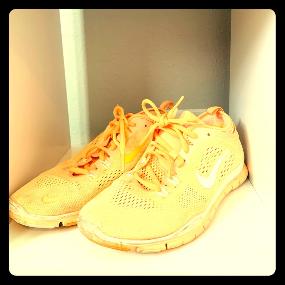 Nike sneakers/orange/breathable/Size7